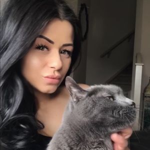 Meet your Posher, Crystal